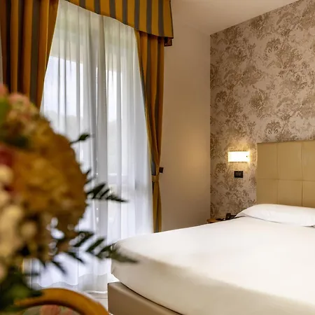 Otel Acapulco 4*